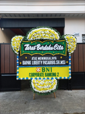 Papan Bunga Duka di Simpang Pasir