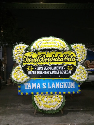 Papan Bunga Duka di Simpang Pasir